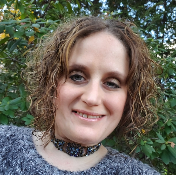 Meet your Posher, Sarah - Picture 2 of 3